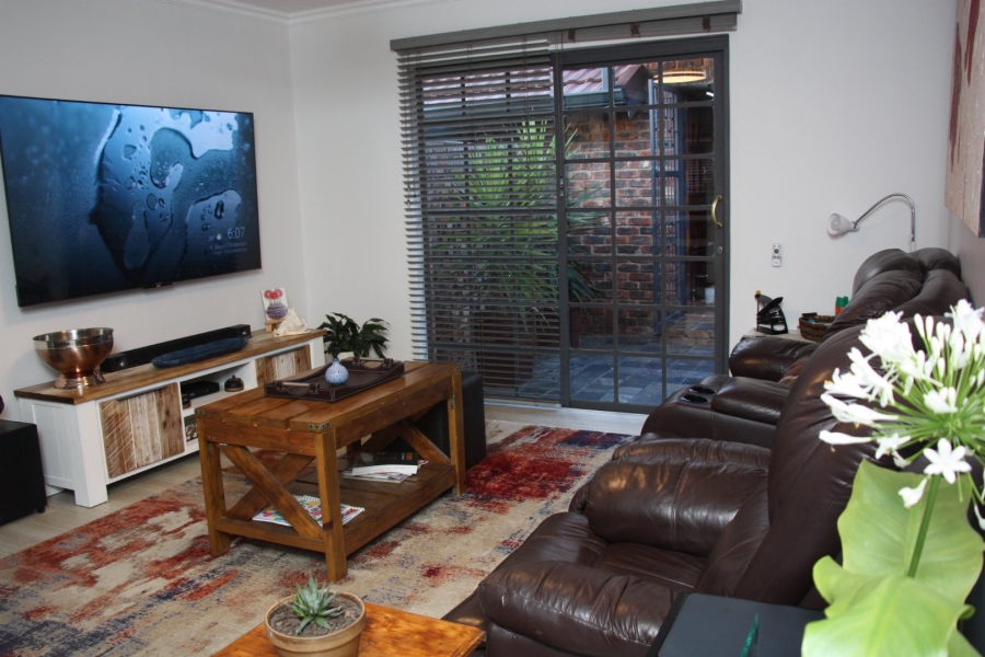 5 Bedroom Property for Sale in Langenhovenpark Free State